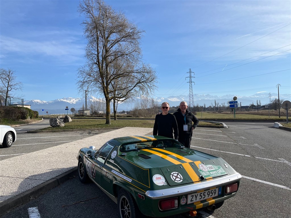 Chris Larsen og Toni Hansen fra Horsens har haft en afslappet dag med deres Lotus Europa fra 1974.
(Foto: Privat)
